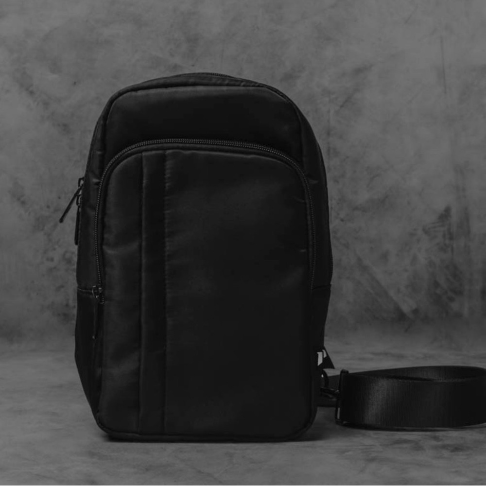 1st Phorm Crossbody Bag